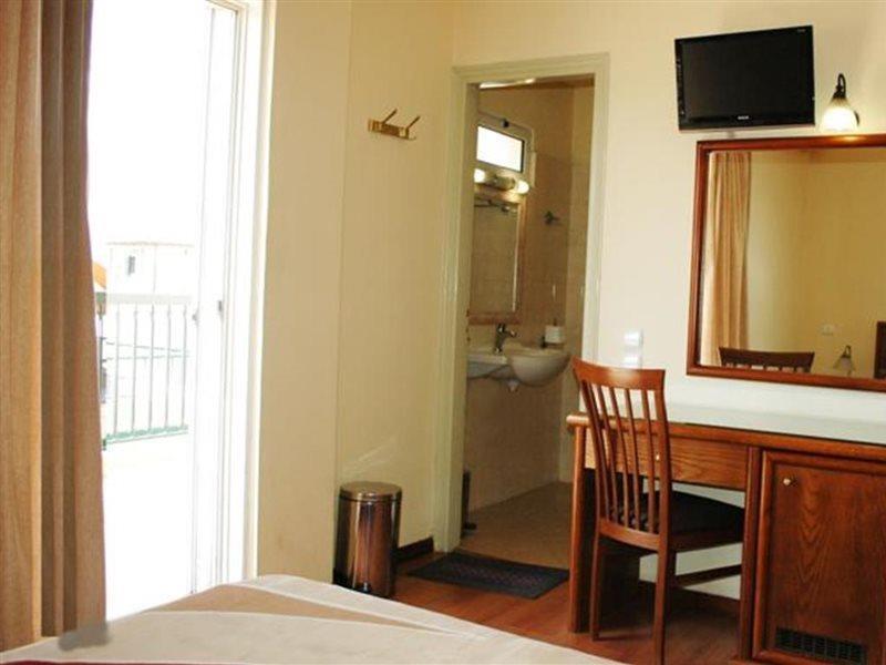 אתונה Omiros Hotel מראה חיצוני תמונה