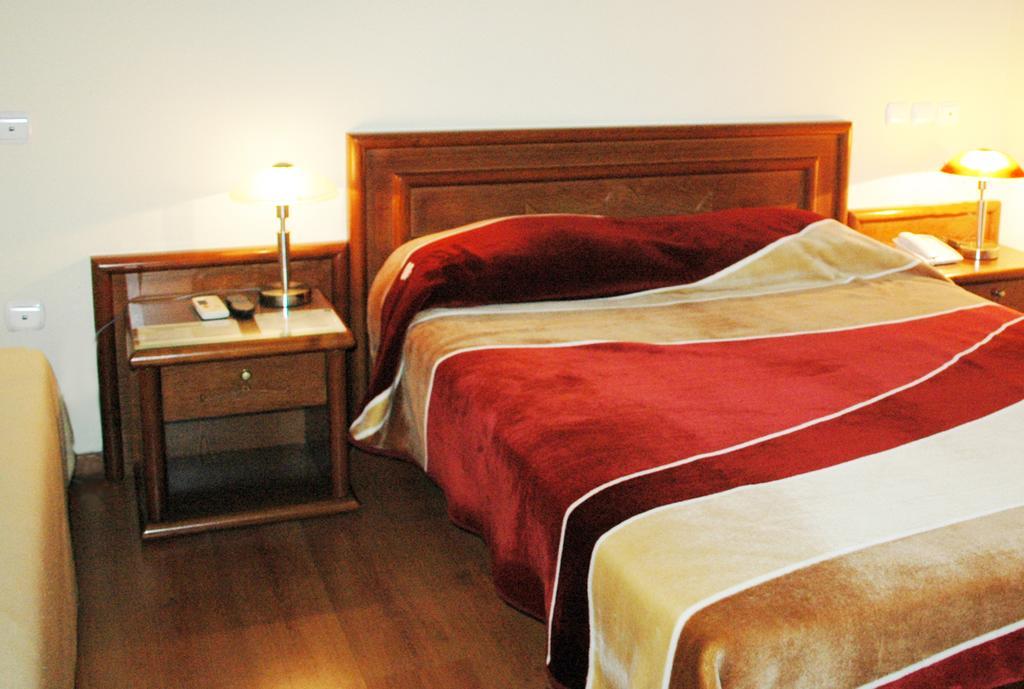 אתונה Omiros Hotel מראה חיצוני תמונה