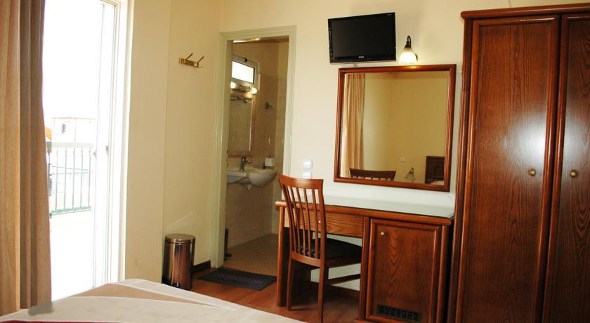 אתונה Omiros Hotel מראה חיצוני תמונה